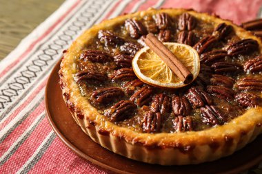 Lezzetli cevizli turta tablo ile plaka