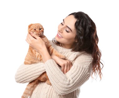 Onun şirin komik kedi beyaz arka plan üzerinde olan kadın
