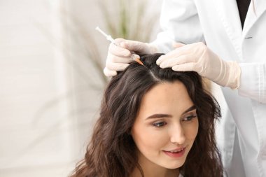 Kadın saç dökülmesi sorunu alıcı enjeksiyon kliniği ile