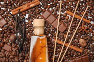 Reed difüzör, çikolata ve kahve çekirdekleri üzerine tarçın