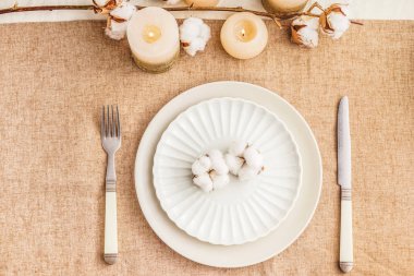 Basit tablo ayarı ile pamuk çiçek