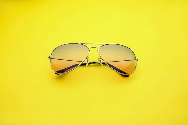 Elegantes Gafas Sol Sobre Fondo Color — Foto de Stock