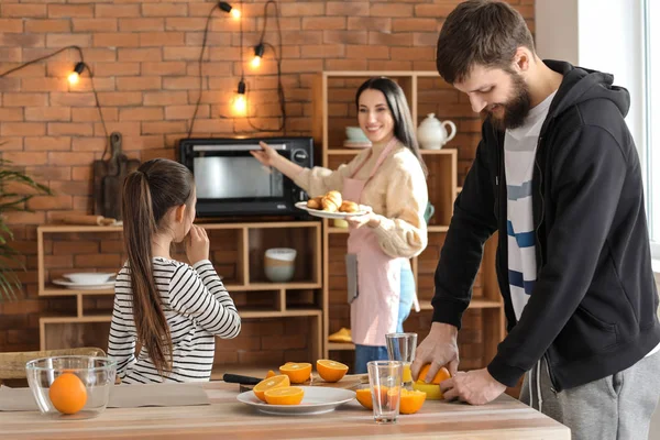 Família Feliz Tomando Café Manhã Casa — Fotografia de Stock