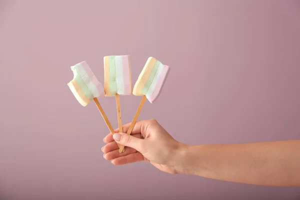 Female Hand Holding Tasty Marshmallow Lollipops Color Background — Stock Photo, Image