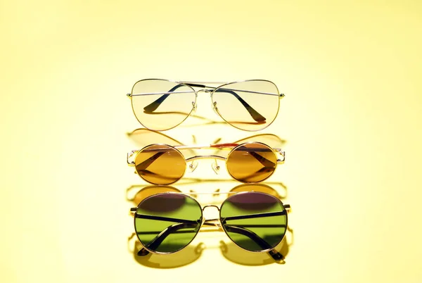 Διαφορετικές Στιλάτα Γυαλιά Ηλίου Χρώμα Φόντου — Φωτογραφία Αρχείου