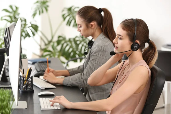 Agentes Soporte Técnico Que Trabajan Oficina — Foto de Stock