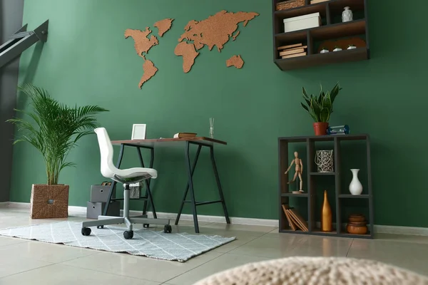 时尚的室内 有绿色的墙壁 — 图库照片