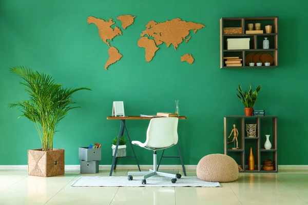 Interior Elegante Quarto Com Parede Verde — Fotografia de Stock
