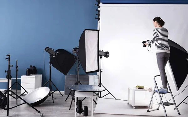 Young Woman Taking Picture Food Professional Studio — Stock Photo, Image