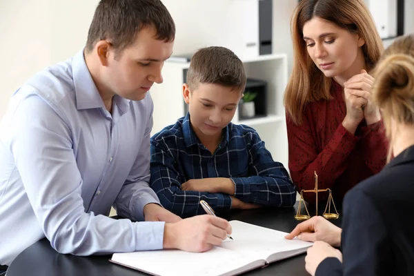 Divorced Parents Son Visiting Lawyer Concept Child Support — Stock Photo, Image