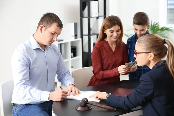 Divorced Parents Son Visiting Lawyer Concept Child Support — Stock Photo, Image