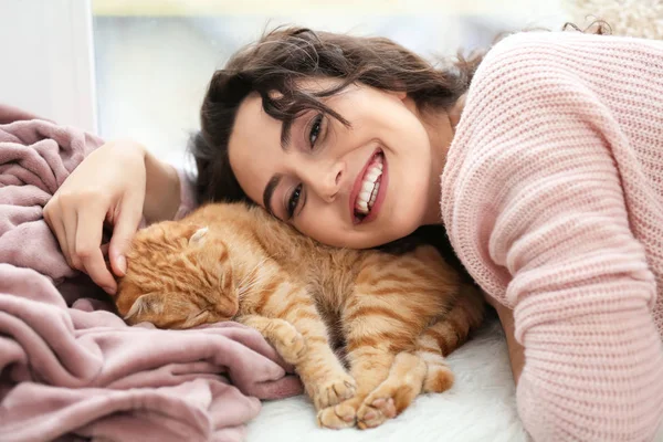 Young Woman Cute Funny Cat Window — Stock Photo, Image