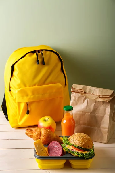 Bolsa Escuela Lonchera Con Comida Sabrosa Mesa — Foto de Stock