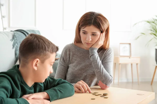 Sad Mother Son Counting Alimony Home — Stock Photo, Image