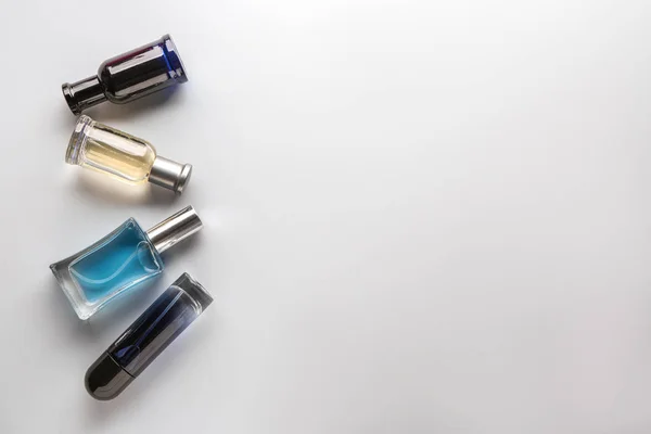 Açık Renkli Parfüm Şişe — Stok fotoğraf