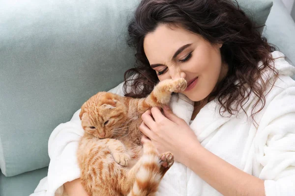 Jeune Femme Avec Chat Drôle Mignon Maison — Photo