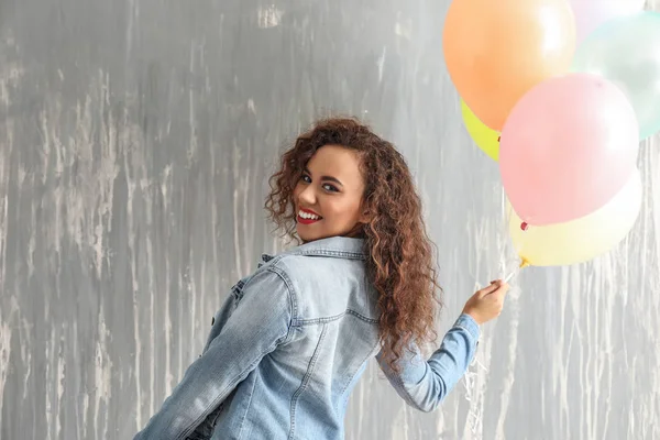 Carefree Young Woman Balloons Grunge Wall — Stock Photo, Image