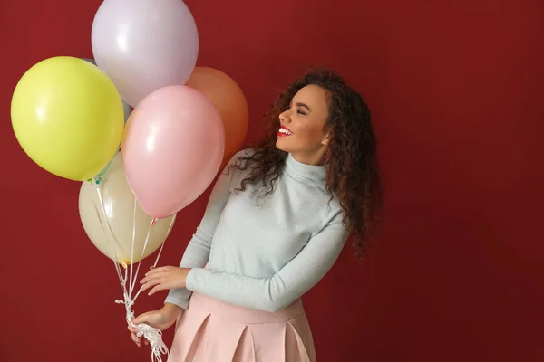 Mooie Jonge Vrouw Met Ballonnen Kleur Achtergrond — Stockfoto