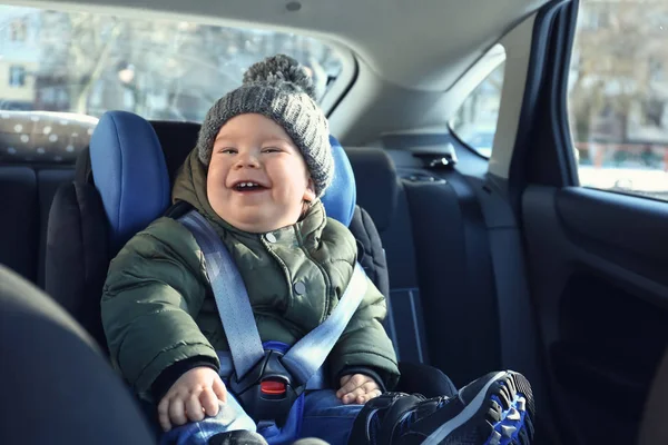 Babyjongen Verbogen Autostoel — Stockfoto