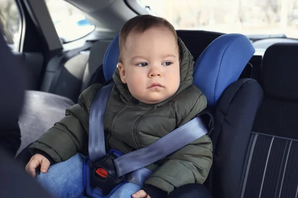 Babyjongen Verbogen Autostoel — Stockfoto