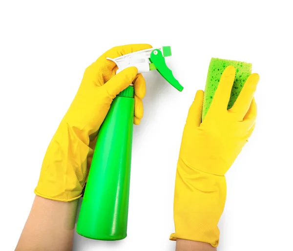 スポンジと洗剤を白い背景の女性管理人の手 — ストック写真