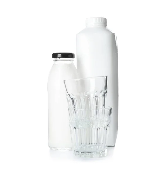Fles Pakket Van Lekkere Verse Melk Met Lege Glazen Witte — Stockfoto