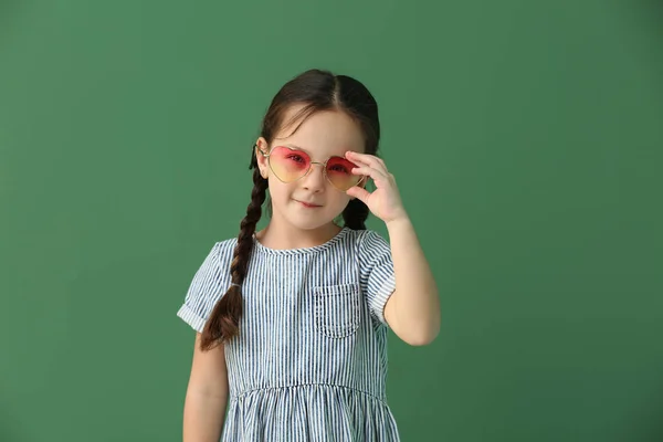 Retrato Niña Elegante Sobre Fondo Color —  Fotos de Stock