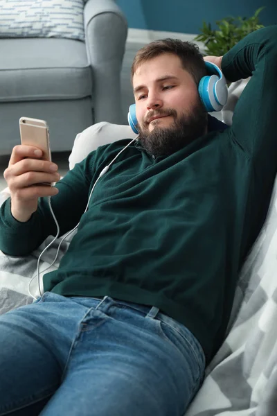 Bearded Man Listening Music Home — Stock Photo, Image