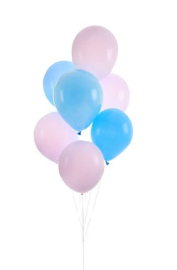 Beyaz arka plan üzerinde renkli balonlar