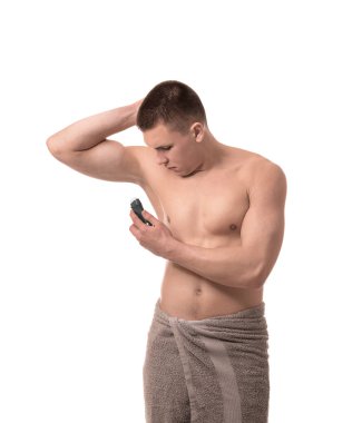 Deodorant beyaz arka plan ile yakışıklı genç