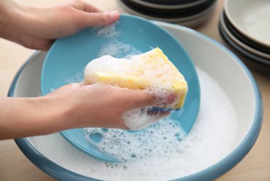 kadın çamaşır plaka mutfak