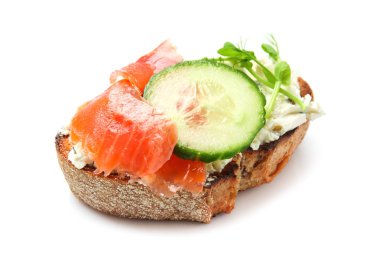 Beyaz arka planda taze lezzetli bruschetta.