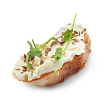 Beyaz arka planda taze lezzetli bruschetta.