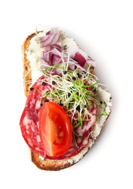 Beyaz arka planda taze lezzetli bruschetta.