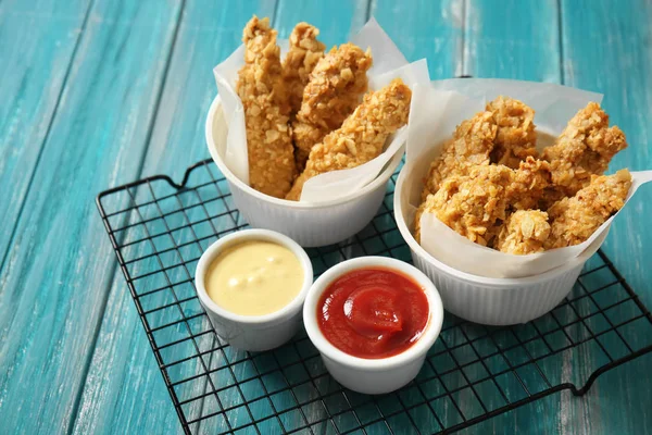 Cooling Rack Tasty Nuggets Sauces Table — Stock Photo, Image