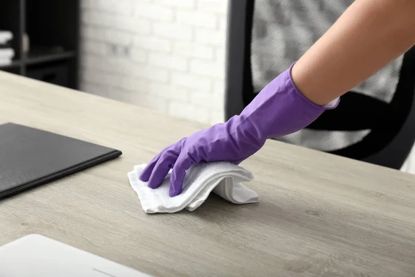 Young Woman Cleaning Table Home — Stock Photo, Image