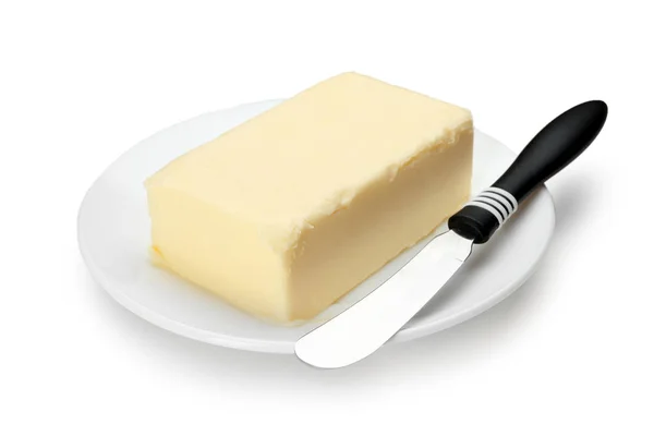 バターと白い背景上にナイフのプレート — ストック写真