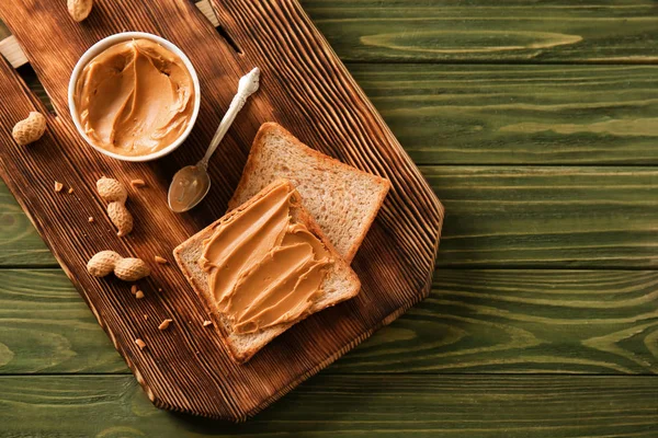 Pan Tostado Con Sabrosa Mantequilla Maní Sobre Mesa Madera — Foto de Stock