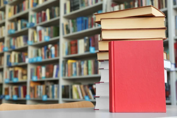 Muchos Libros Sobre Mesa Biblioteca — Foto de Stock