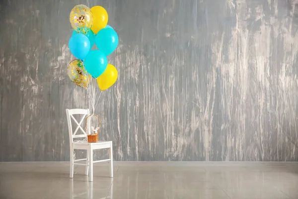 Chair Balloons Grunge Wall — Stock Photo, Image