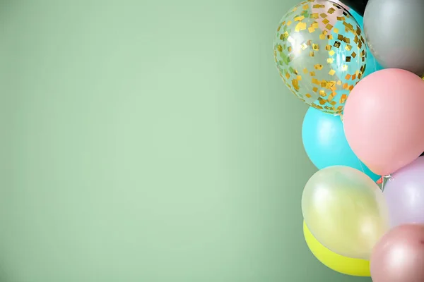 Renk Arka Plan Üzerinde Birçok Balon — Stok fotoğraf