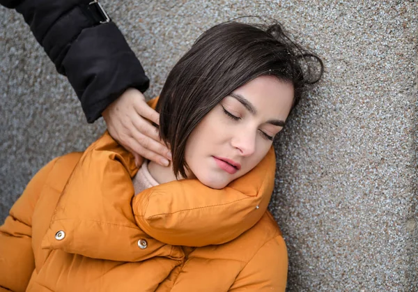 Female Passer Checking Pulse Unconscious Young Woman Outdoors — Stock Photo, Image