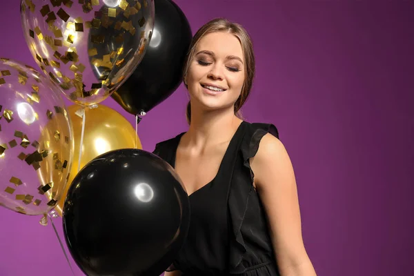 Bella Giovane Donna Con Palloncini Sfondo Colore — Foto Stock