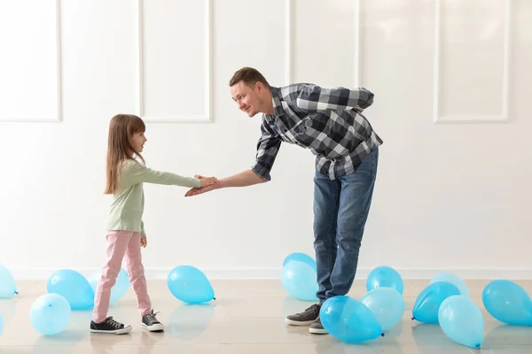 Father His Cute Little Daughter Dancing Room Balloons — Stock Photo, Image