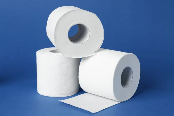 Rolki Papieru Toaletowego Tle Koloru — Zdjęcie stockowe
