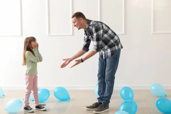 Father Inviting His Little Daughter Dance Indoors — Stock Photo, Image