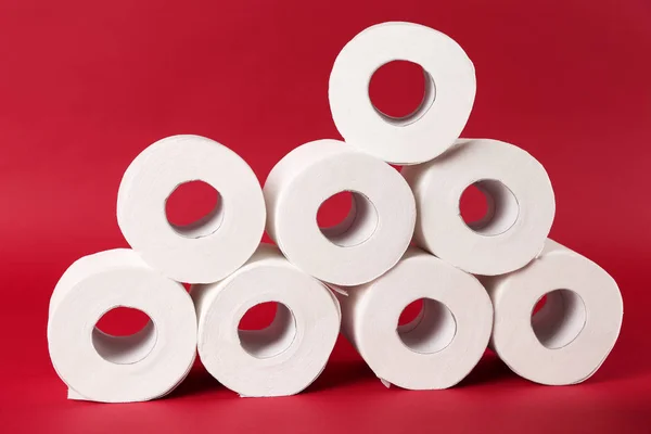 Рулоны Туалетной Бумаги Цветном Фоне — стоковое фото