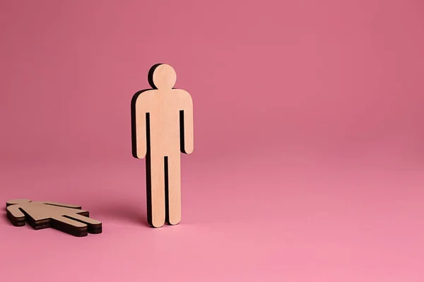色の背景に男性と女性の数字 トランスジェンダーの概念 — ストック写真