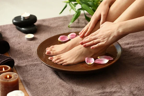 Young Woman Getting Pedicure Beauty Salon — Stock Photo, Image