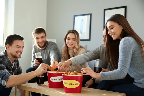 Groupe Amis Manger Des Pépites Maison — Photo